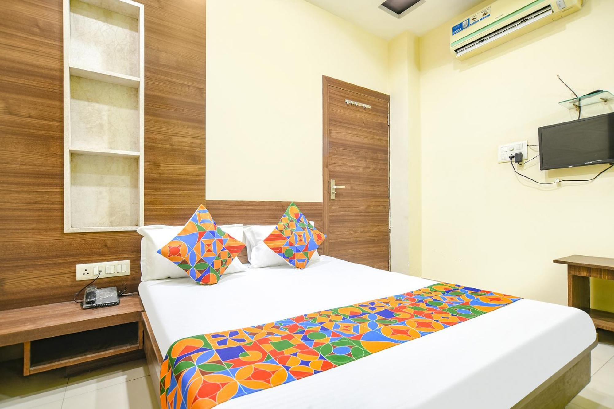 Hotel Fabexpress Blue Star Ujjain Exterior foto